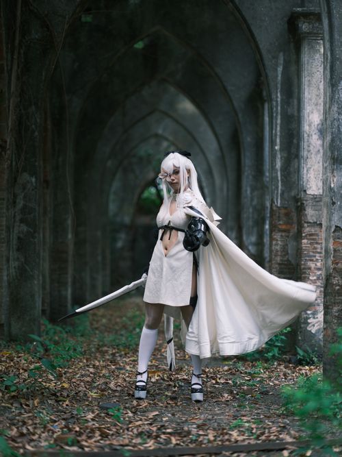Free A captivating cosplay of a fantasy character in a historic archway. Stock Photo