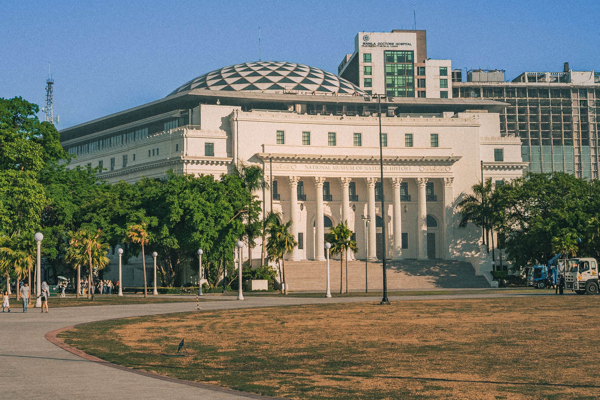 Fachada exterior del Senado filipino en Manila
