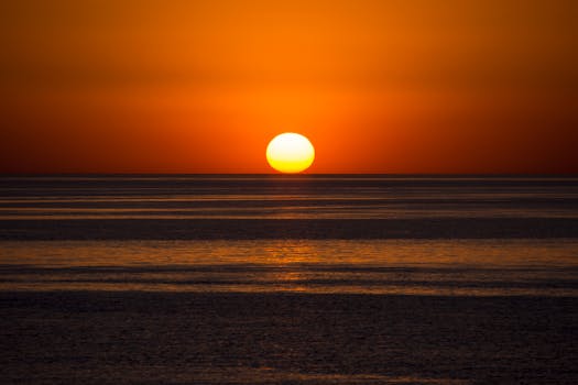 乌拉圭萨克拉门托殖民地大西洋上宁静的日落壮丽景色
