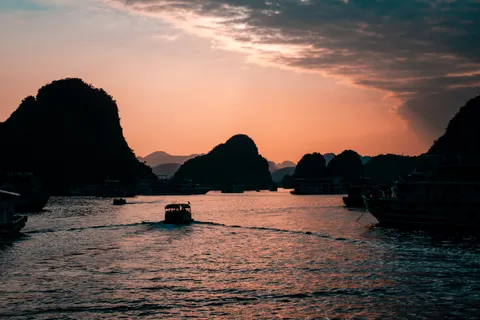 3-Day Ha Long and Lan Ha Cruise with a Private Balcony