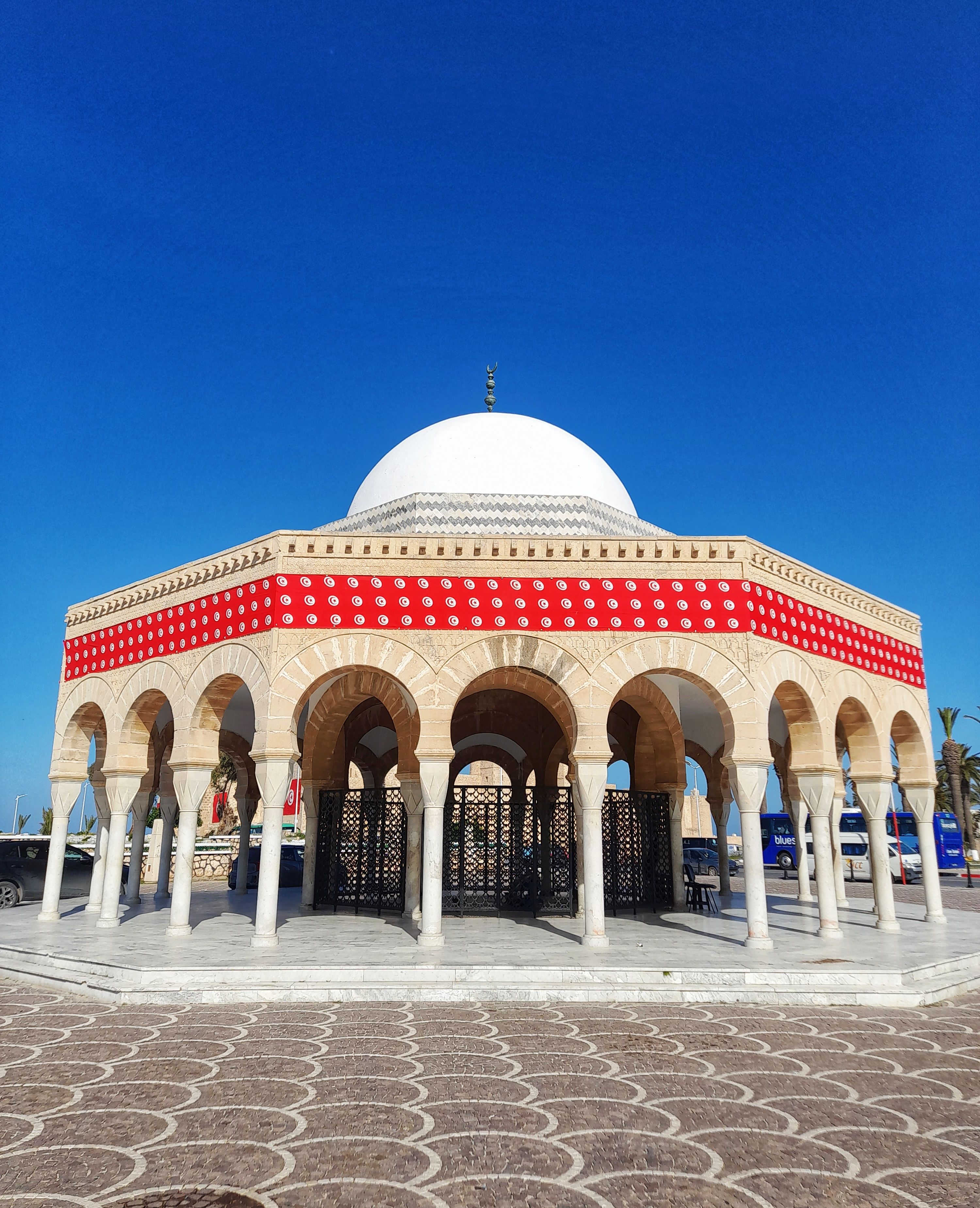 Stunning Dome Structure with Arches · Free Stock Photo