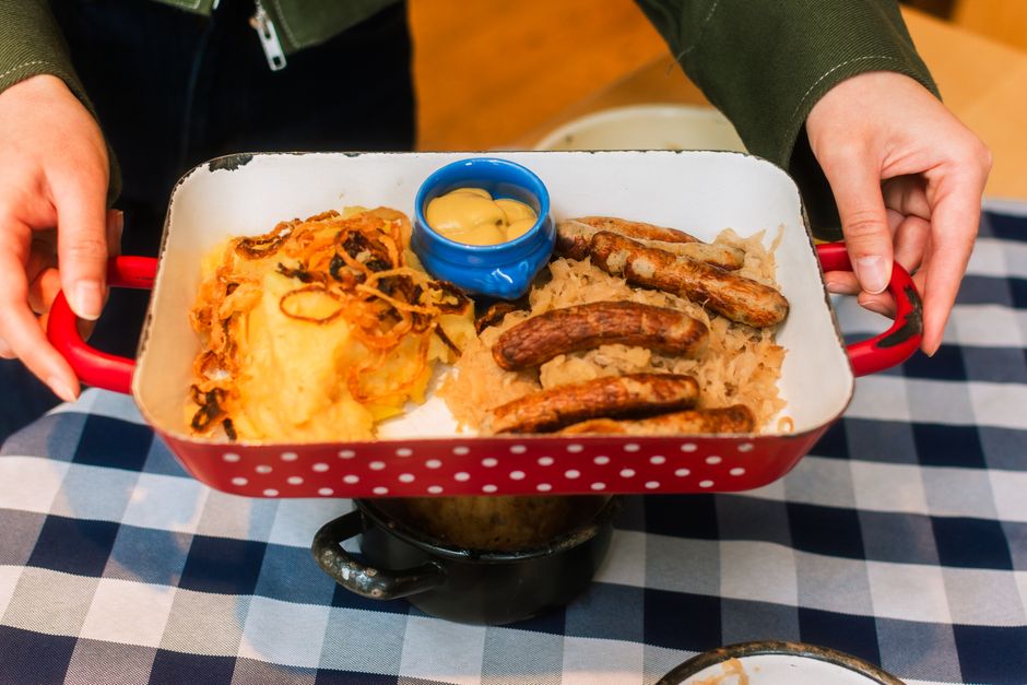 Mici (grilled skinless sausages) with mustard