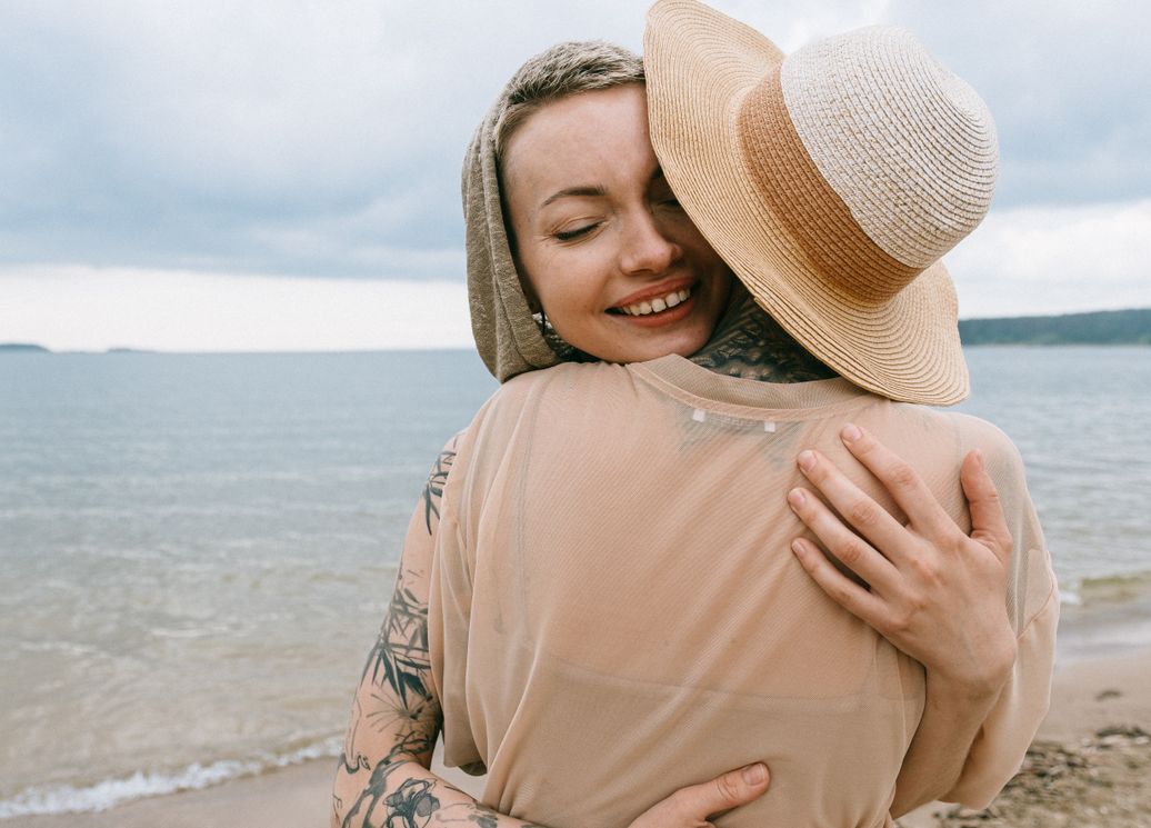 Online dating: starting a conversation on a niche platform