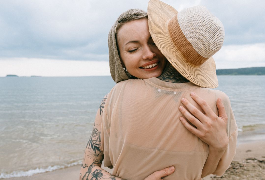 Online dating: starting a conversation on a niche platform