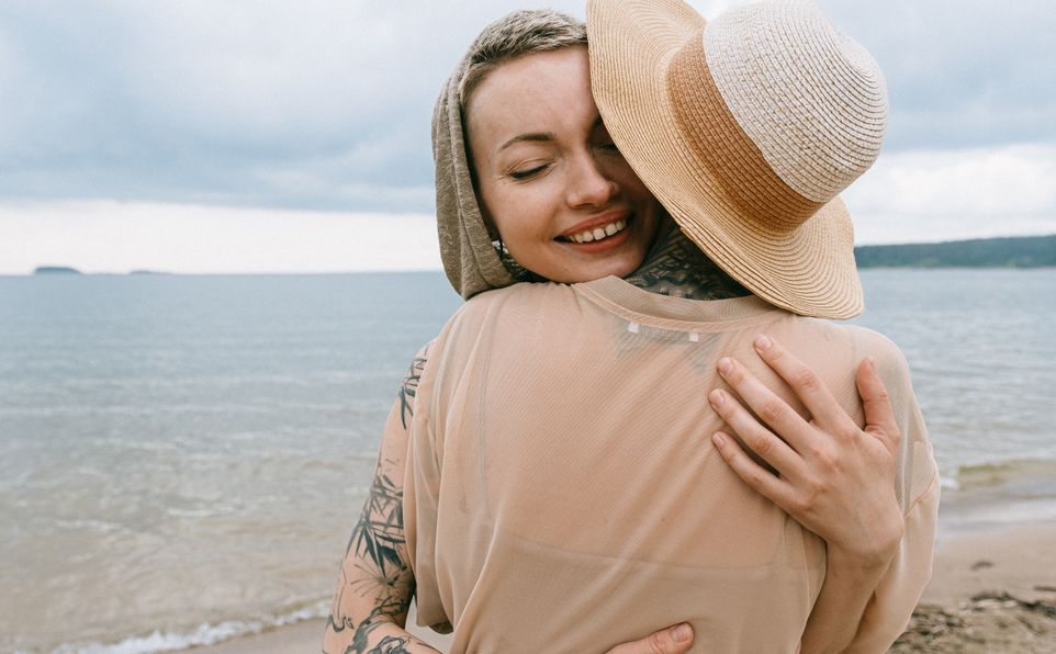 Online dating: starting a conversation on a niche platform
