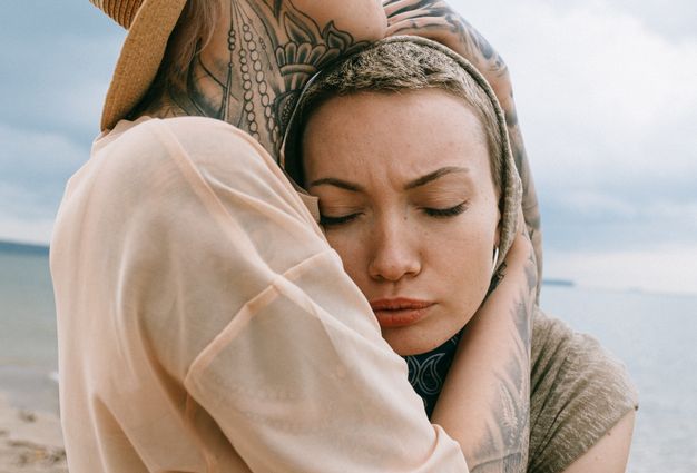Online dating: starting a conversation on a niche platform