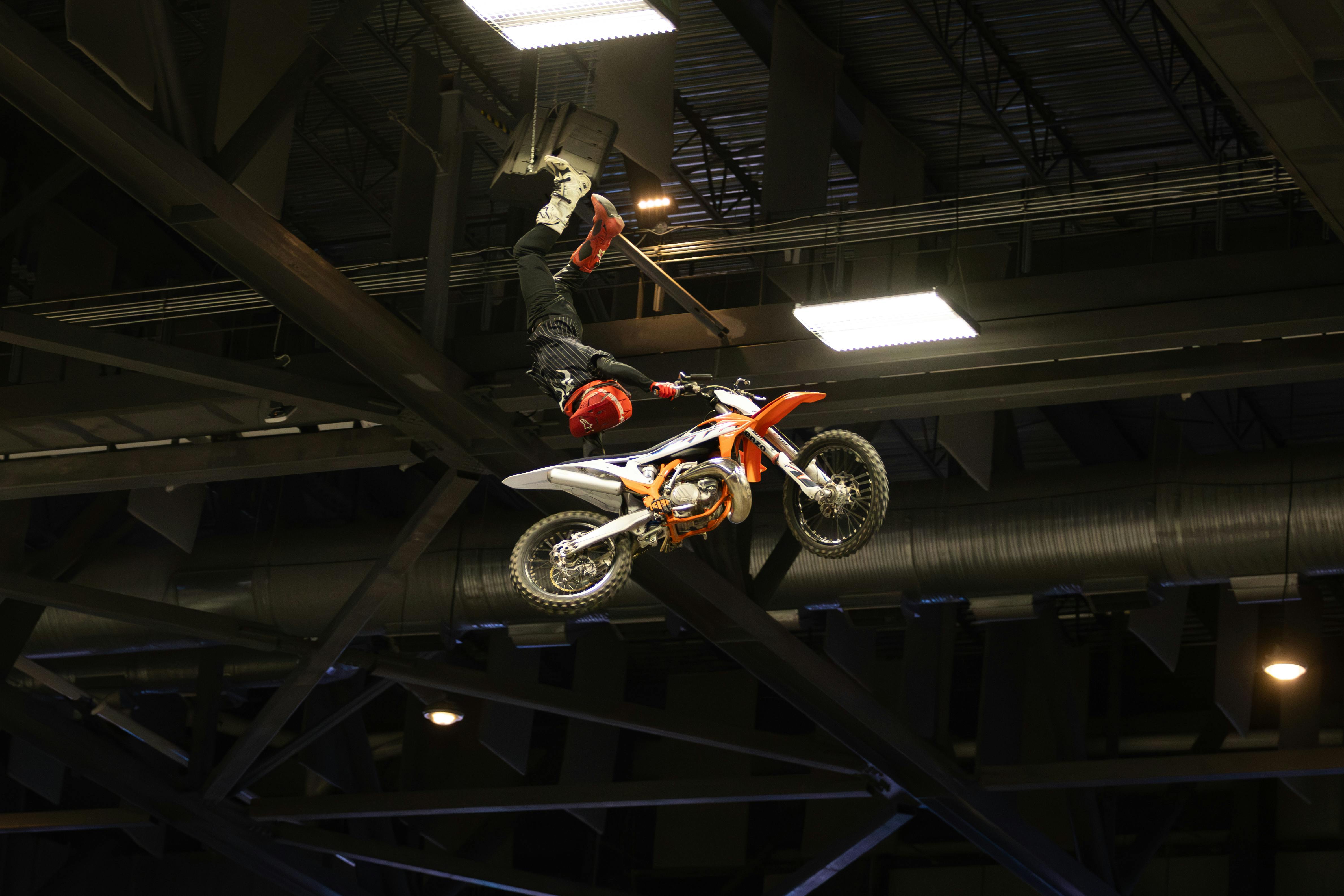 outdoor adventure show outdoor adventure park — Photo by Jonathan Cooper on Pexels
