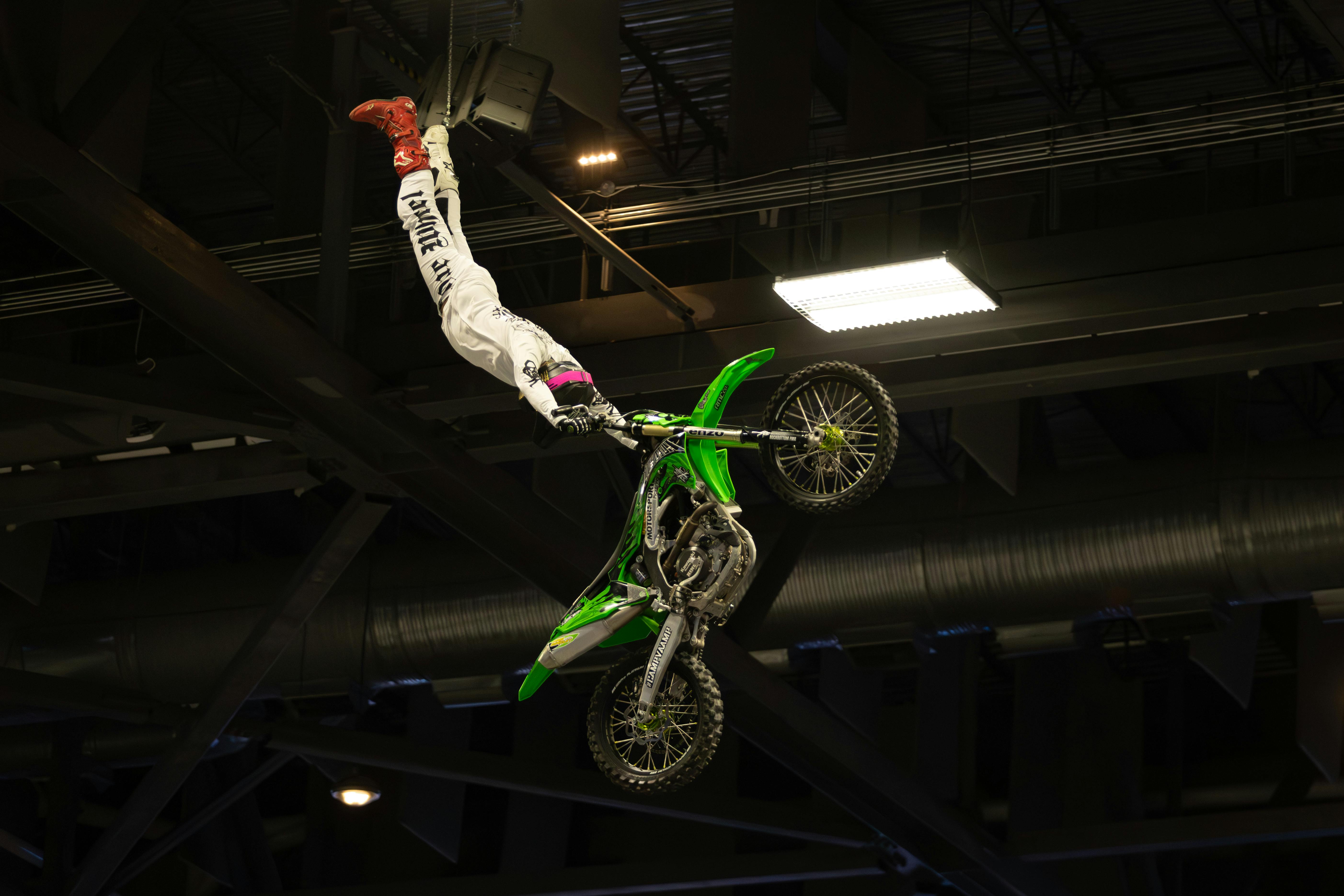 Yahoo Sports Adds Jarrod Schwarz As General Manager — Photo by Jonathan Cooper on Pexels