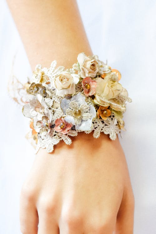 Bracelet Fleuri Blanc Et Rose