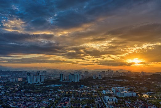 吉隆坡的天际线拥有令人惊叹的日落、充满活力的城市风貌和自然景观