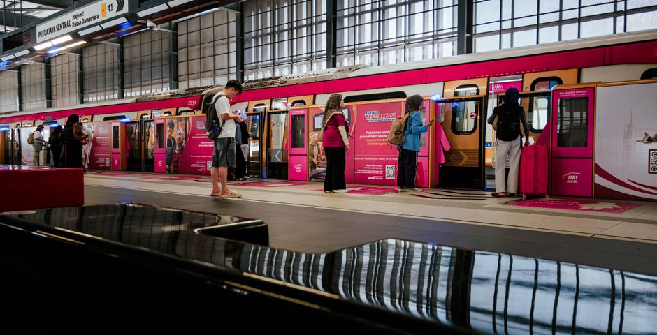 Stesen MRT Kuala Lumpur — kerja MRT Laluan Putrajaya yang berjalan dan perobohan jiran telah memindahkan koloni lipas Jerman ke flat Cheras sekitar.