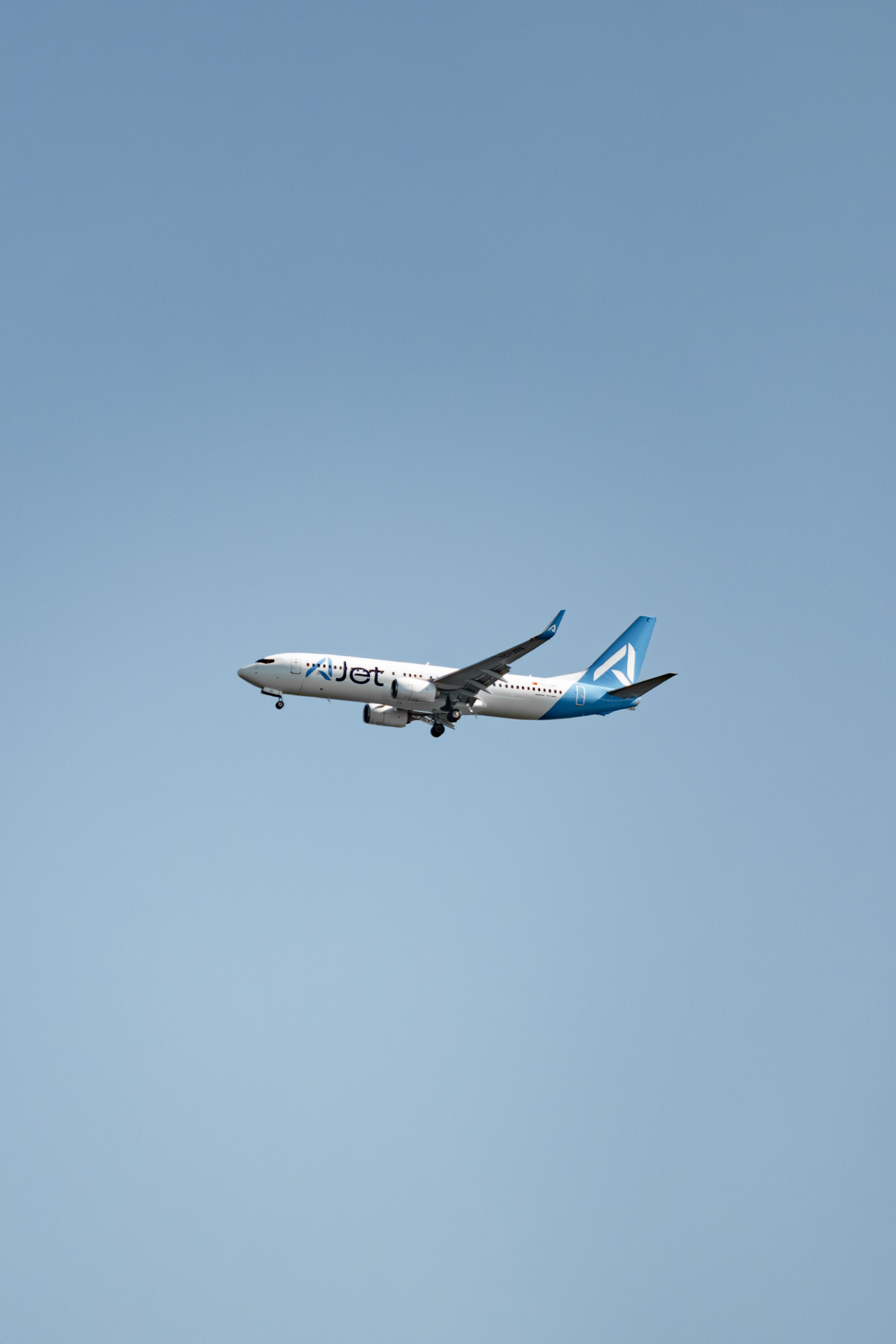 Commercial Airplane Flying in Clear Blue Sky · Free Stock Photo