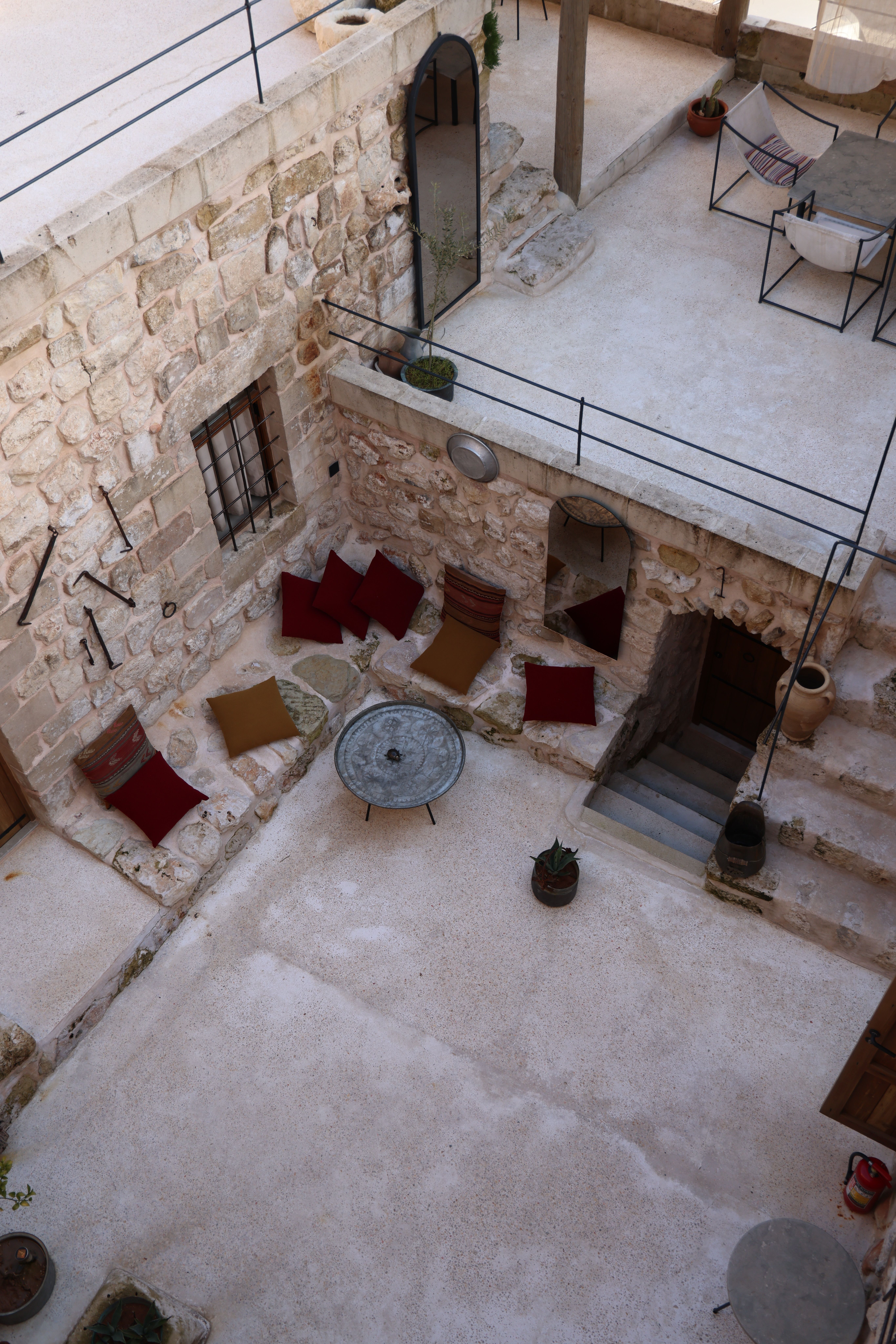 Charming Rustic Courtyard with Stone Architecture · Free Stock Photo