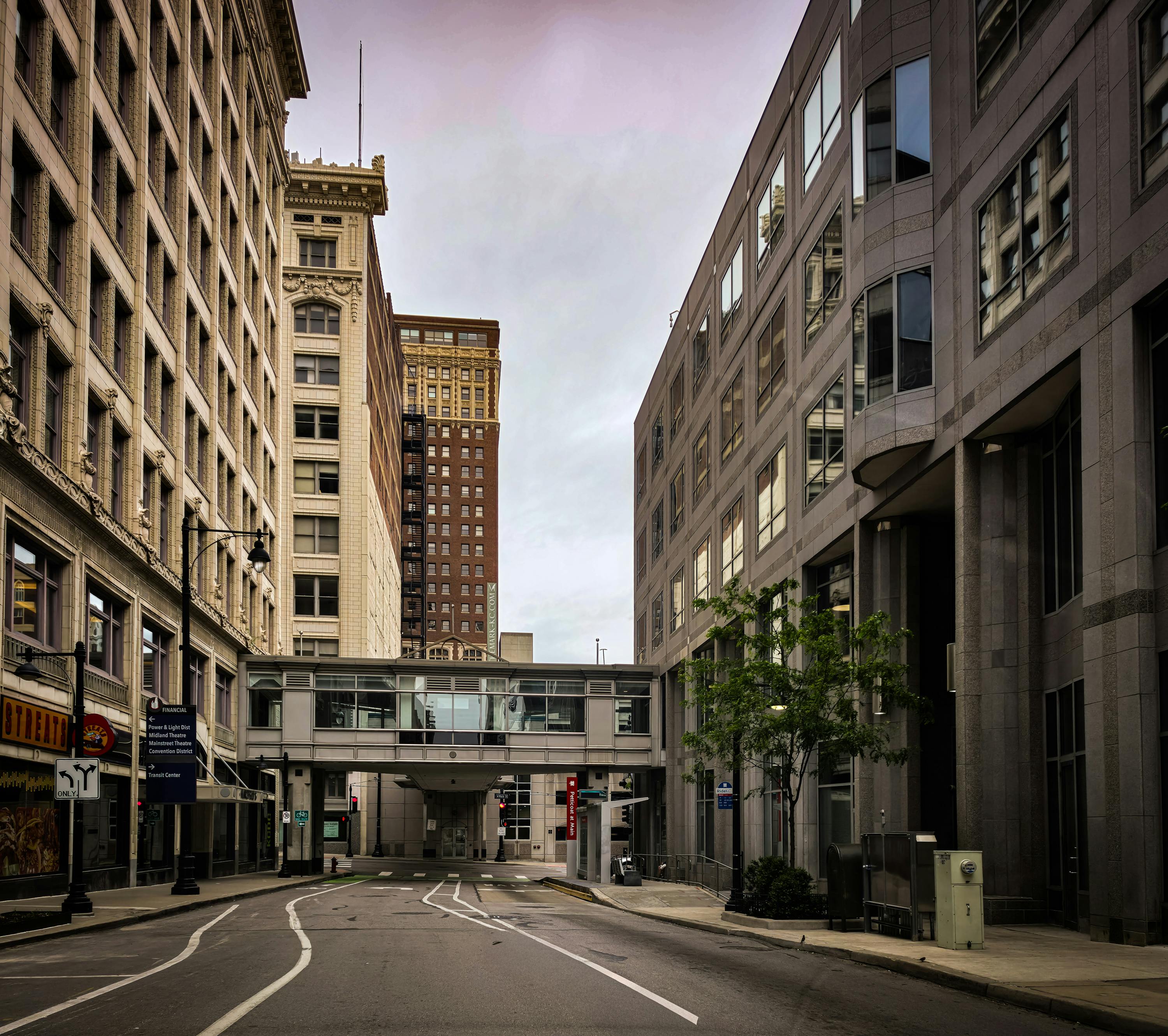 Kansas City hotels, airport still waiting for World Cup booking rush — Photo by Talena Reese on Pexels