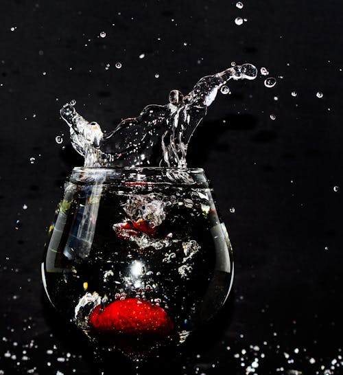 Gelas Anggur Bening Diisi Dengan Air
