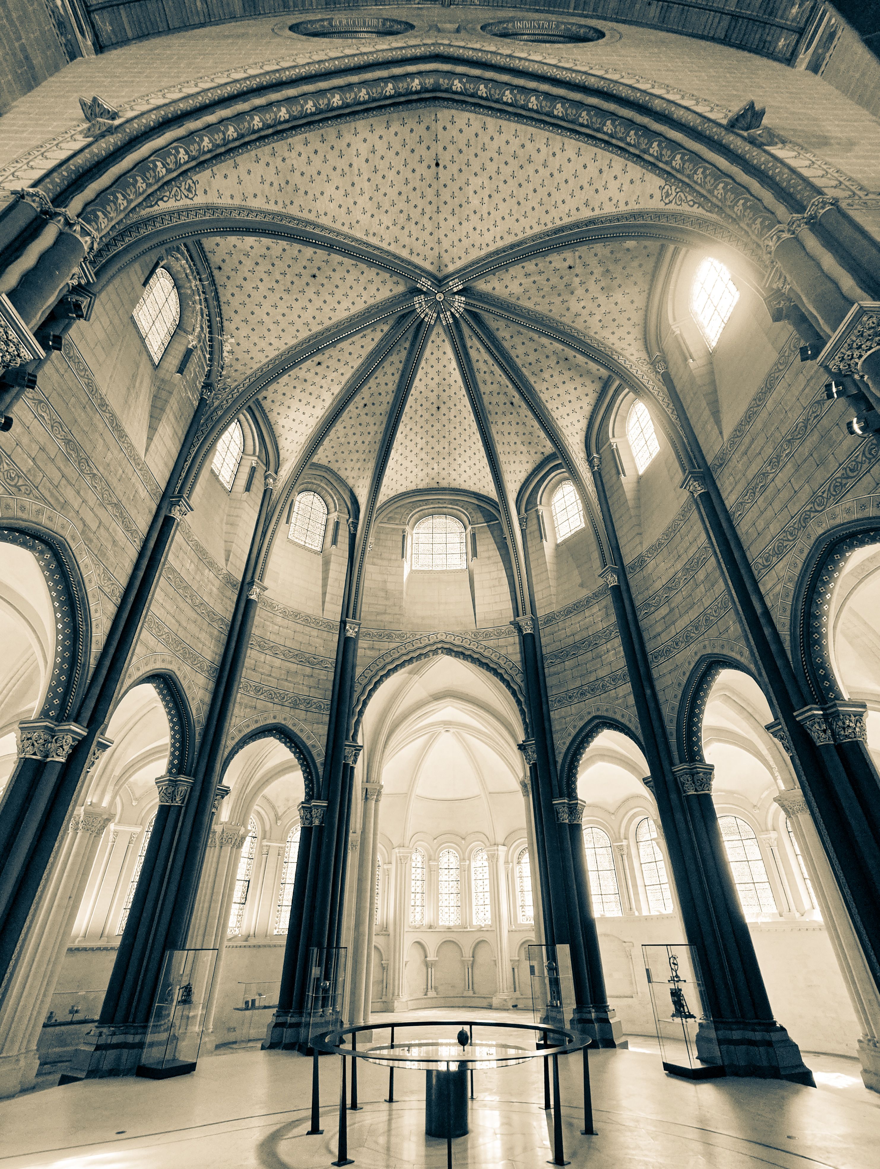 Gothic Cathedral Interior with Vaulted Ceilings in Paris · Free Stock Photo