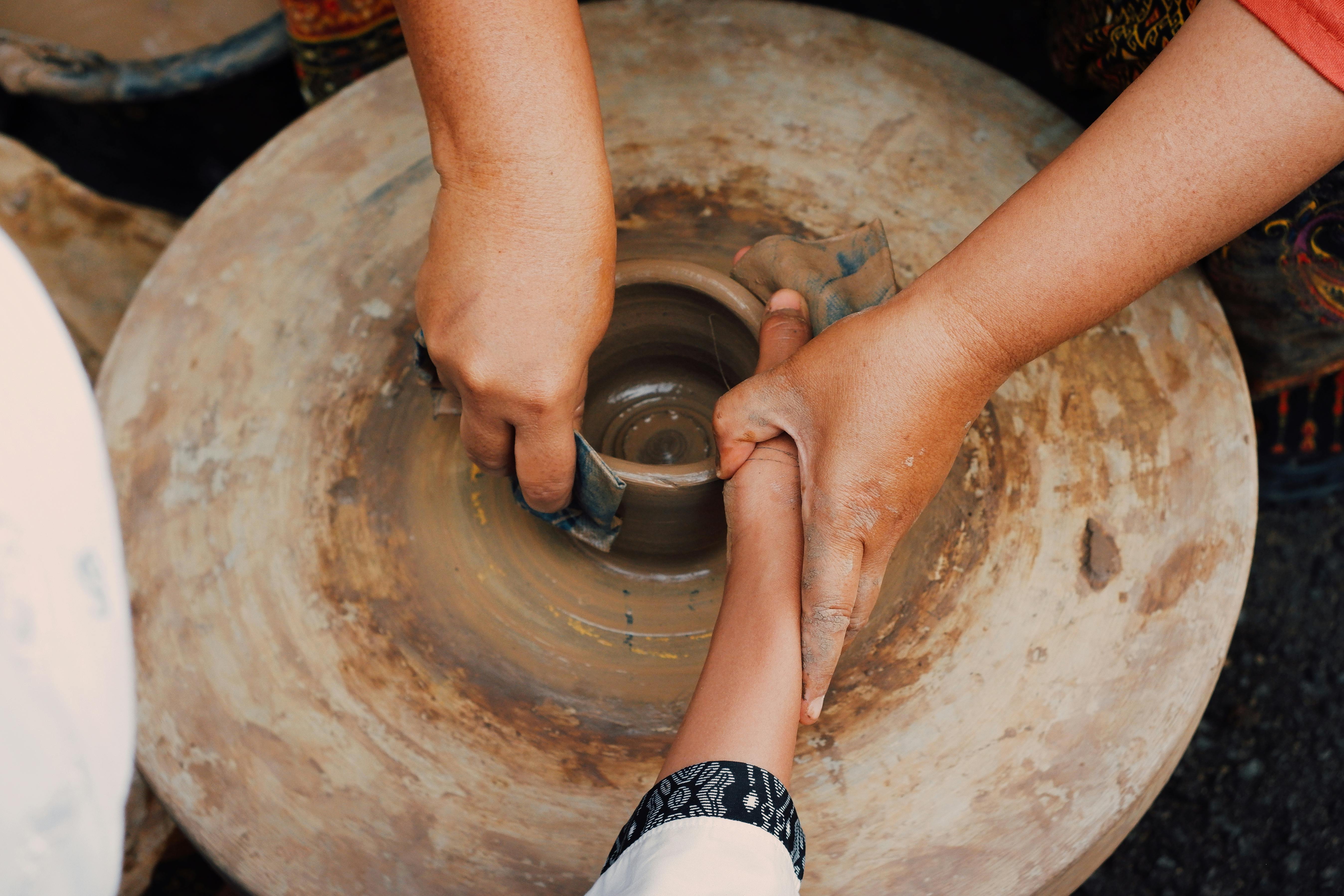 Arts and crafts as free time activity in England 2016, by age — Photo by Nurul Sakinah Ridwan on Pexels