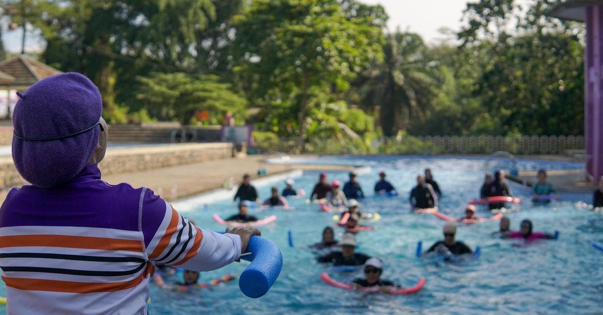 Aquatic Exercise Class in West Java Pool · Free Stock Photo