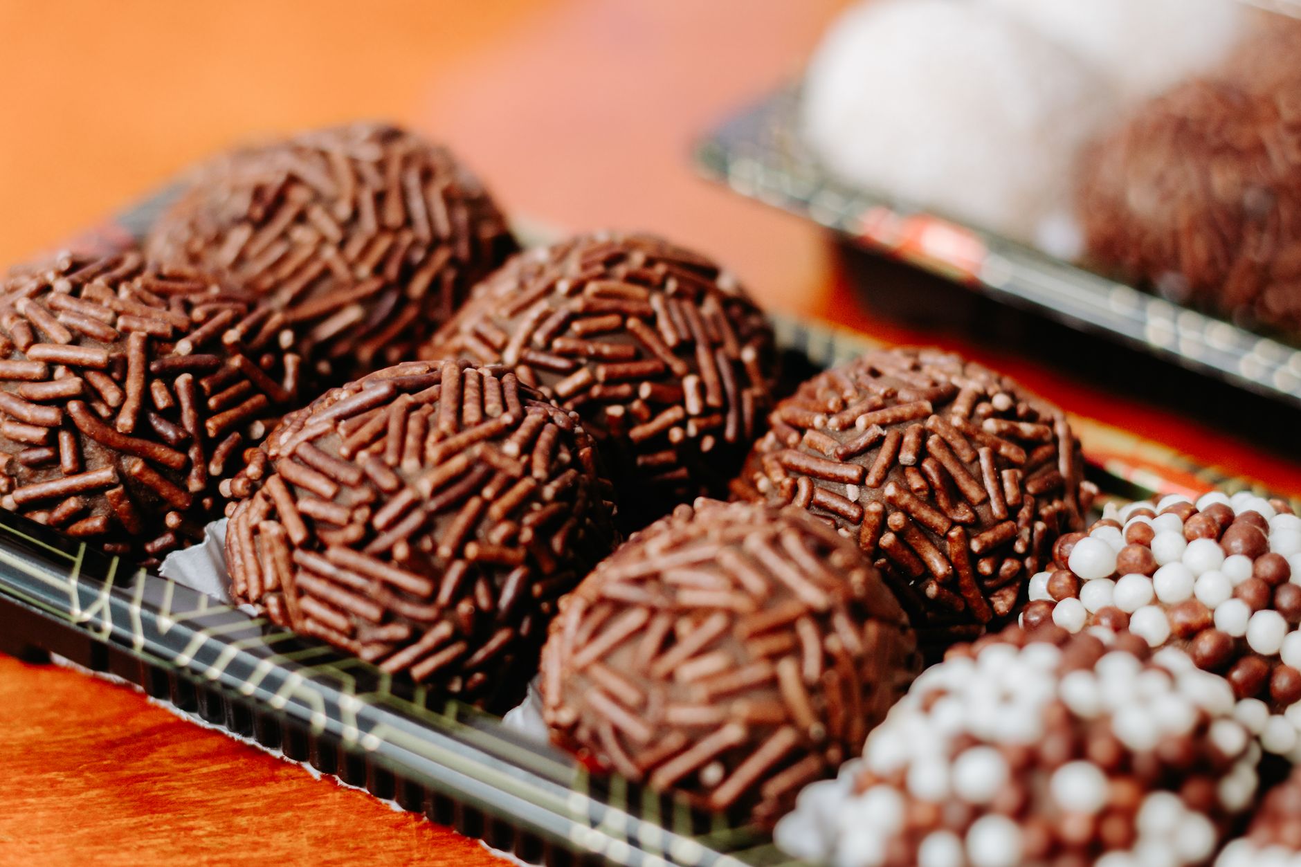 Brigadeiro Gourmet de Colher com Calda de Chocolate 70% e Ganache de Mascarpone