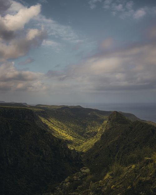 Free A stunning view of a sunlit canyon and sky, capturing nature's beauty. Stock Photo