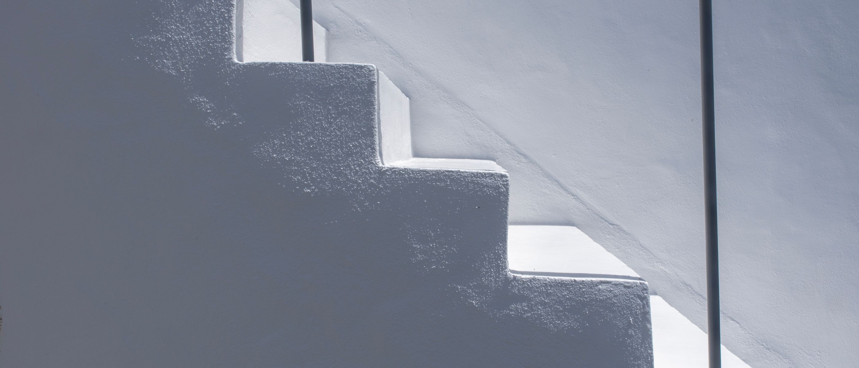 Plastering and Skimming in South Croydon — woodwork brushed to a crisp, smooth line