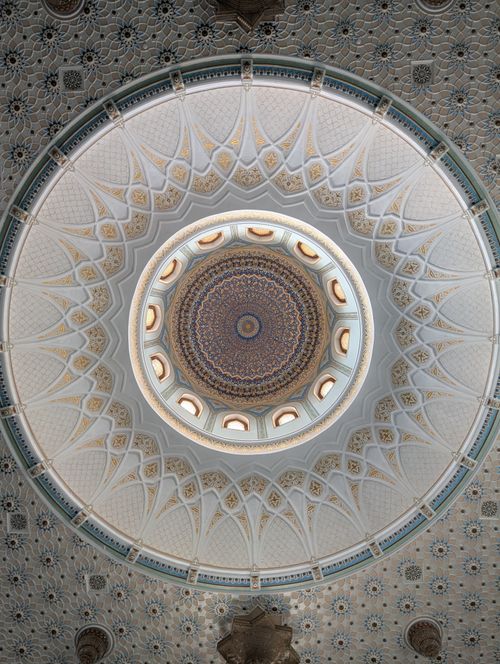 Free Stunning view of a beautifully detailed Islamic dome ceiling with intricate patterns in a mosque. Stock Photo