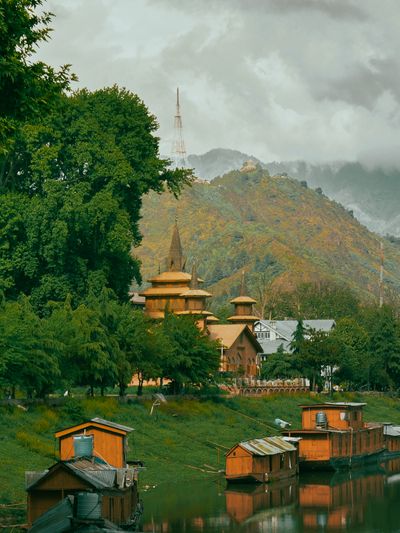 Srinagar houseboats