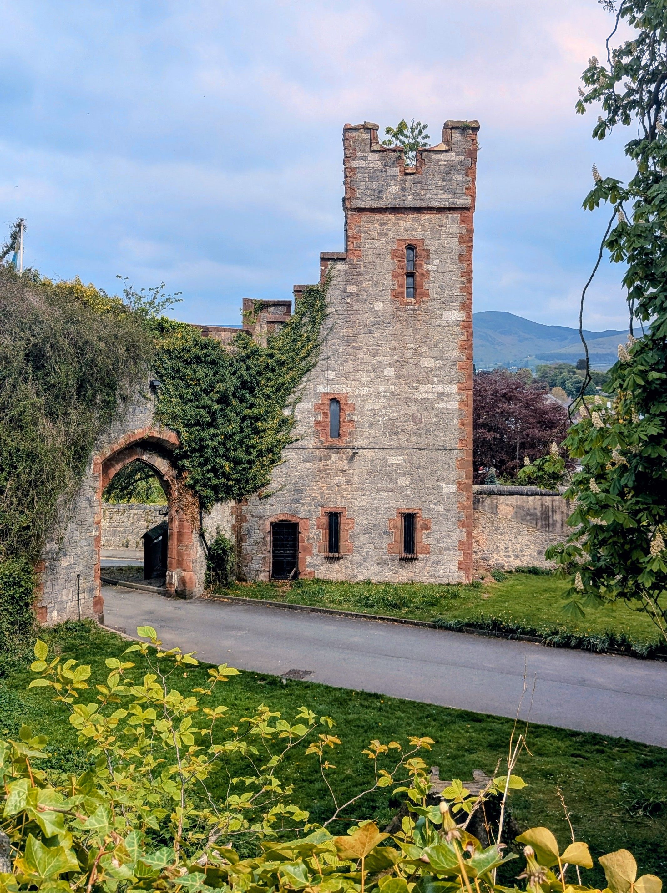 Historic Ruthin Castle in Welsh Countryside · Free Stock Photo