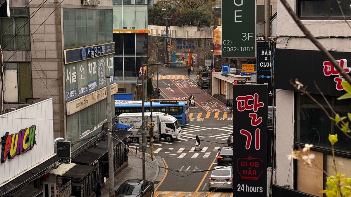 にぎわうソウルの街の通り