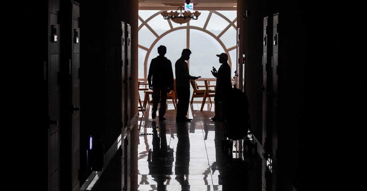 Behind-the-scenes photo of the rotating hallway set from Inception