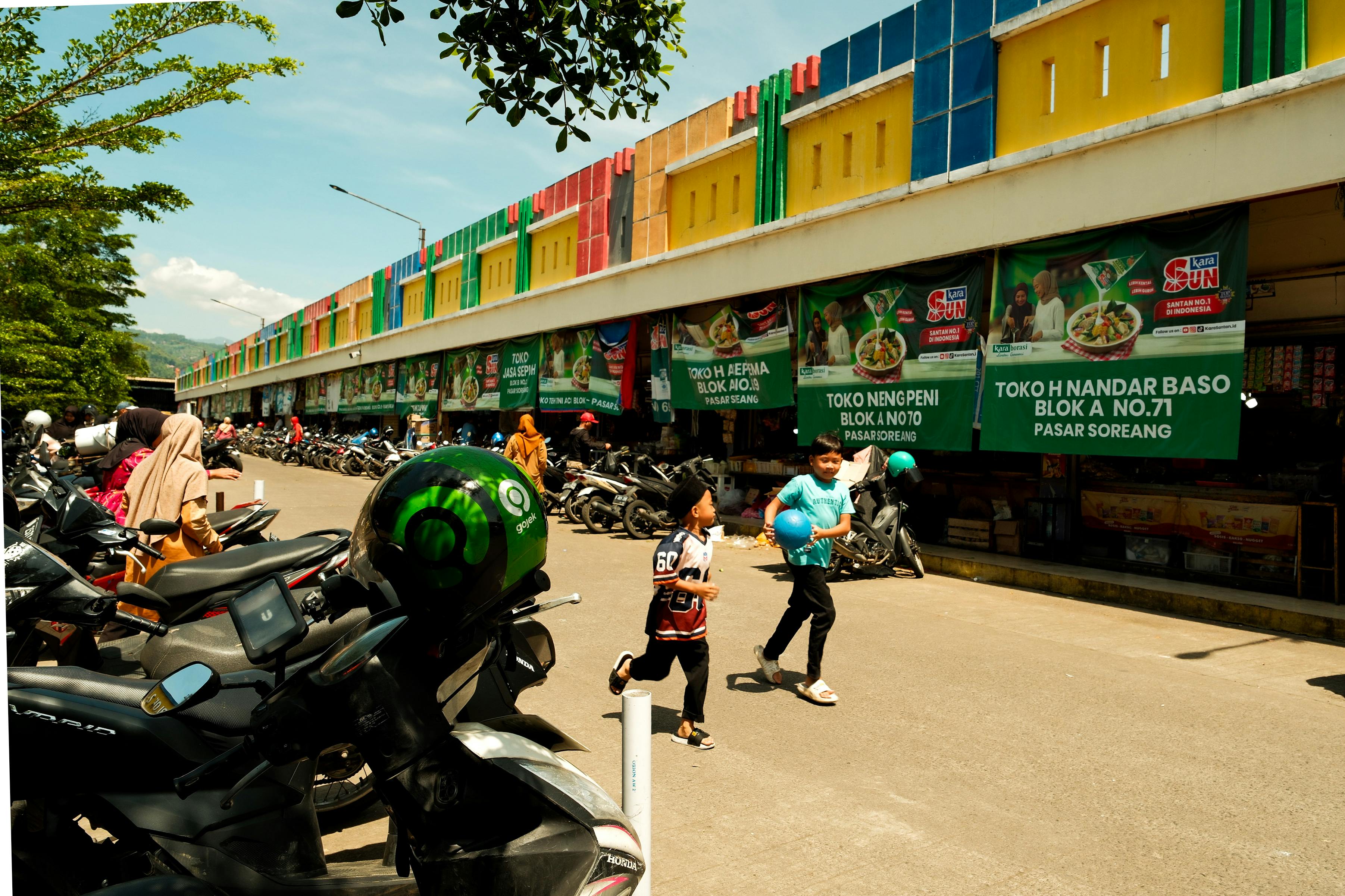 Soft Market Emerges as Commercial Insurance Premiums Flatten in Q4 2025 — Photo by Muhamad Guruh Budi Hartono on Pexels