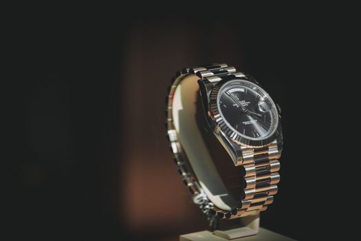 Where to Buy Luxury Watches Online USA: Your Ultimate Guide
