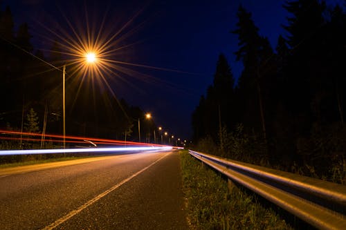 Immagine gratuita di asfalto, autostrada, fasci di luce
