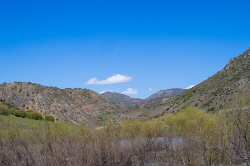 Free Panoramic view of Palu mountains in Elazığ, Türkiye under clear blue sky. Stock Photo