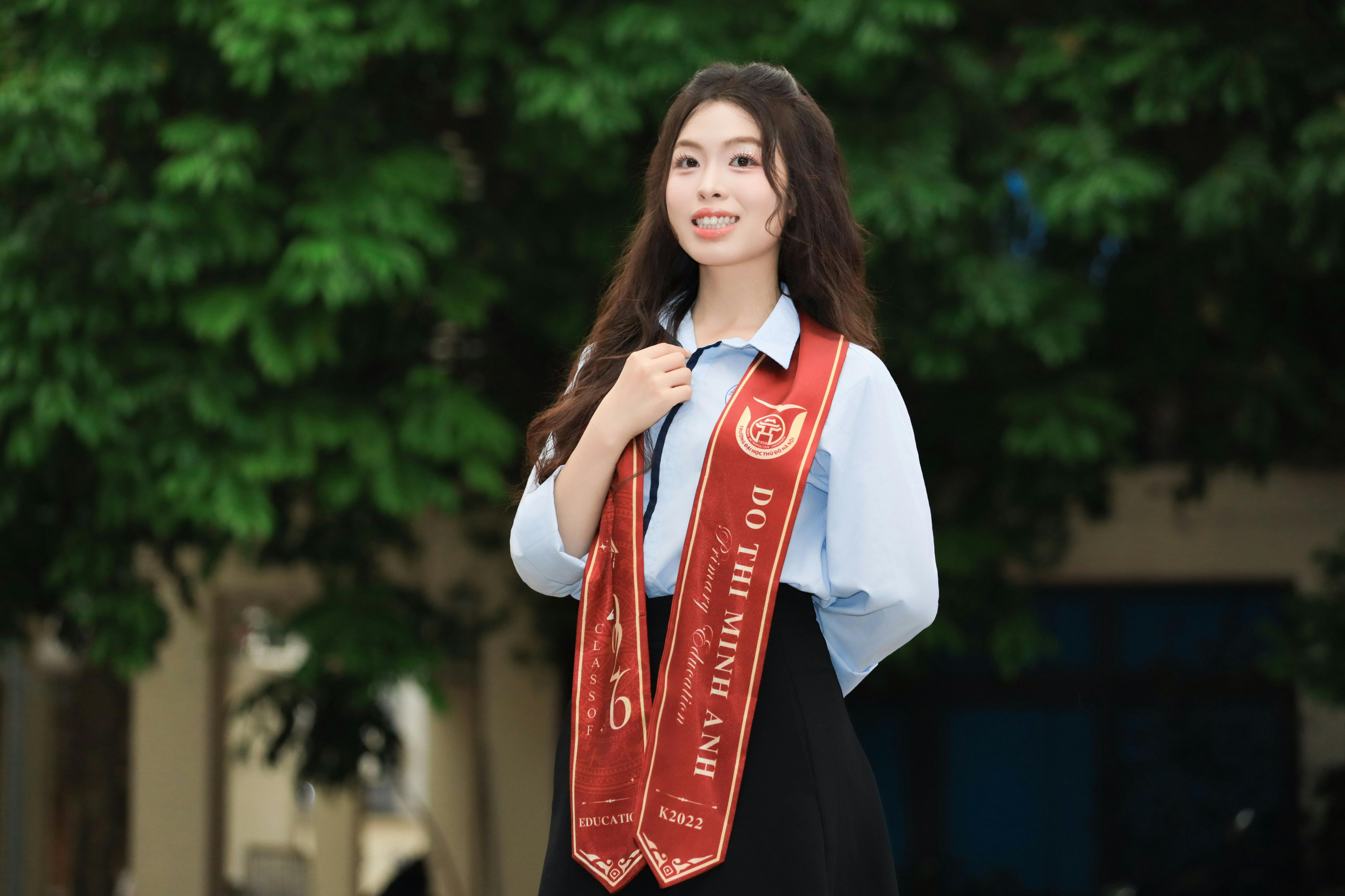 Sophia Crimmins graduates from interdisciplinary professional studies program with three certificates — Photo by Hồng Quang O