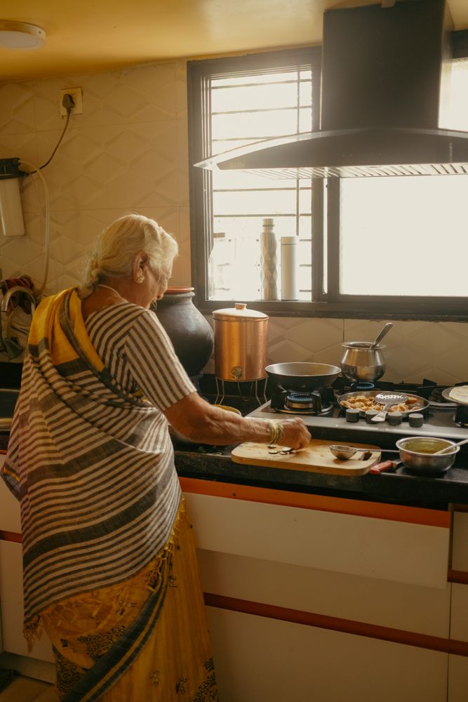 Indian Homemaker Photos, Download The BEST Free Indian Homemaker Stock ...
