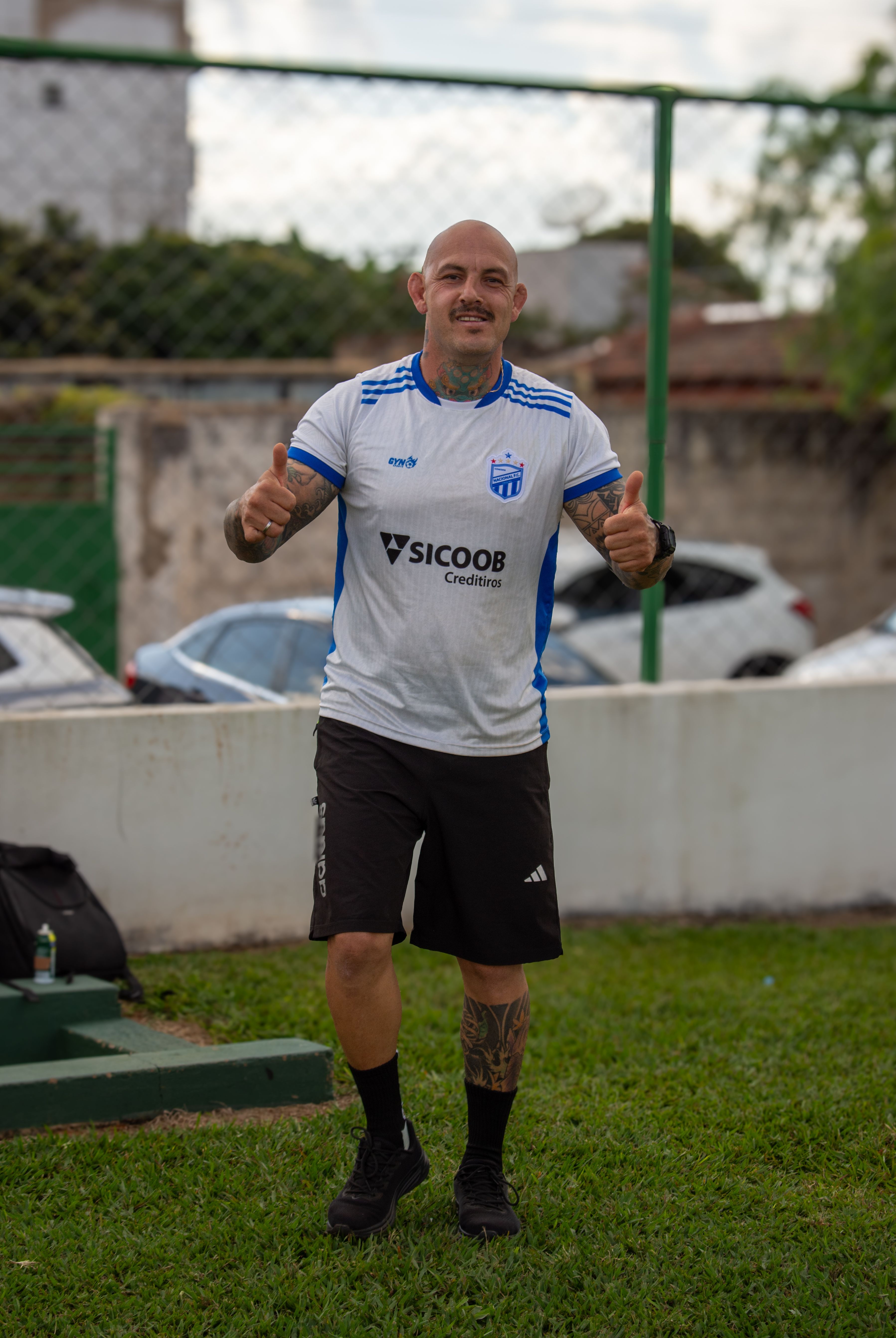 Casual Athlete Giving Thumbs Up Outdoors · Free Stock Photo