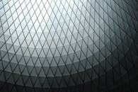 几何圆顶天花板的抽象视图，呈现黑白钻石图案