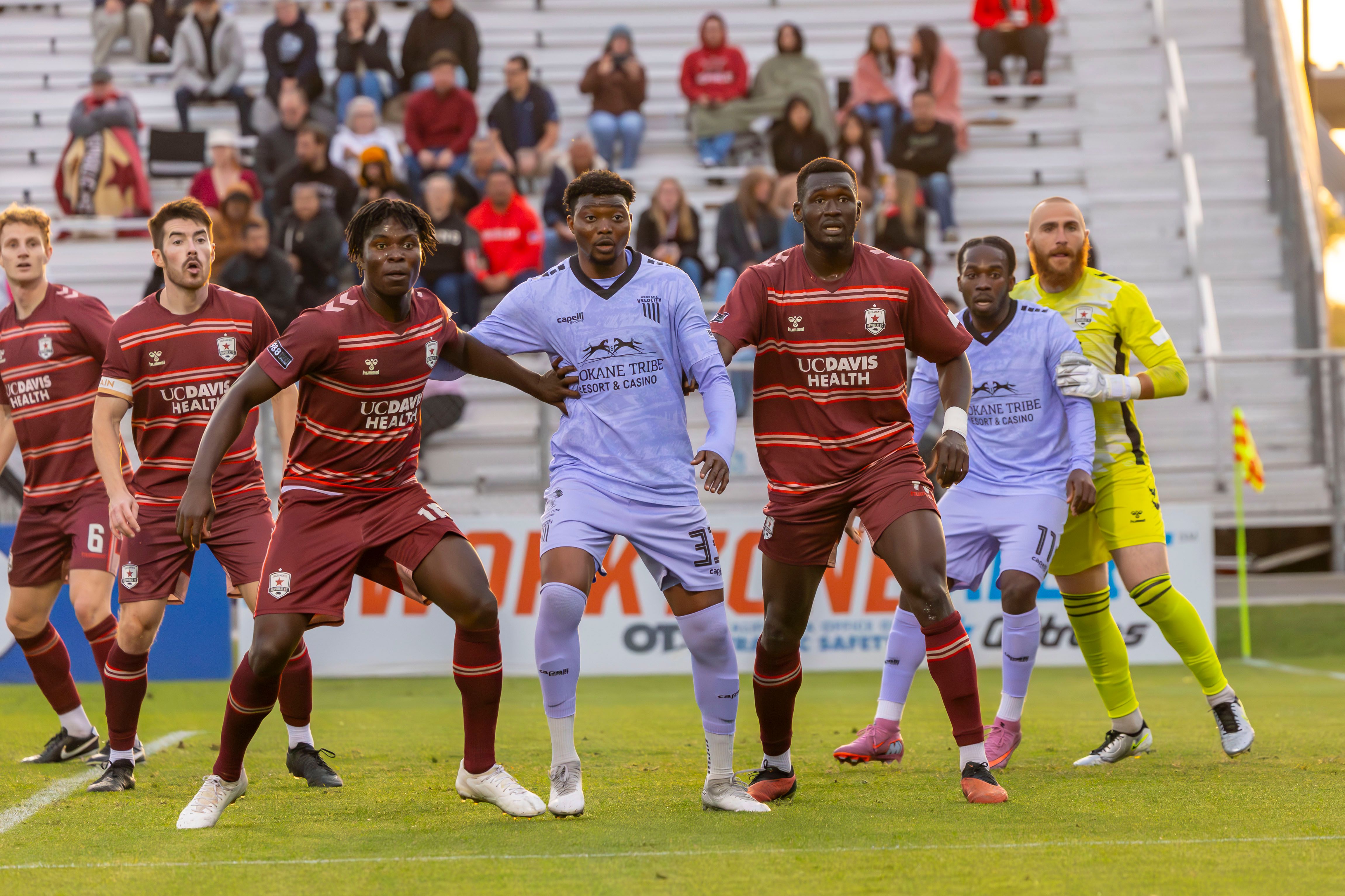 英超提前保级？利兹联3-1后领先热刺9分，伦敦2强和森林降级3选1｜米兰体育官方网站（配图示意）