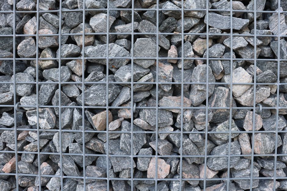 Retaining wall gravel backfill and geogrid rules — cover media