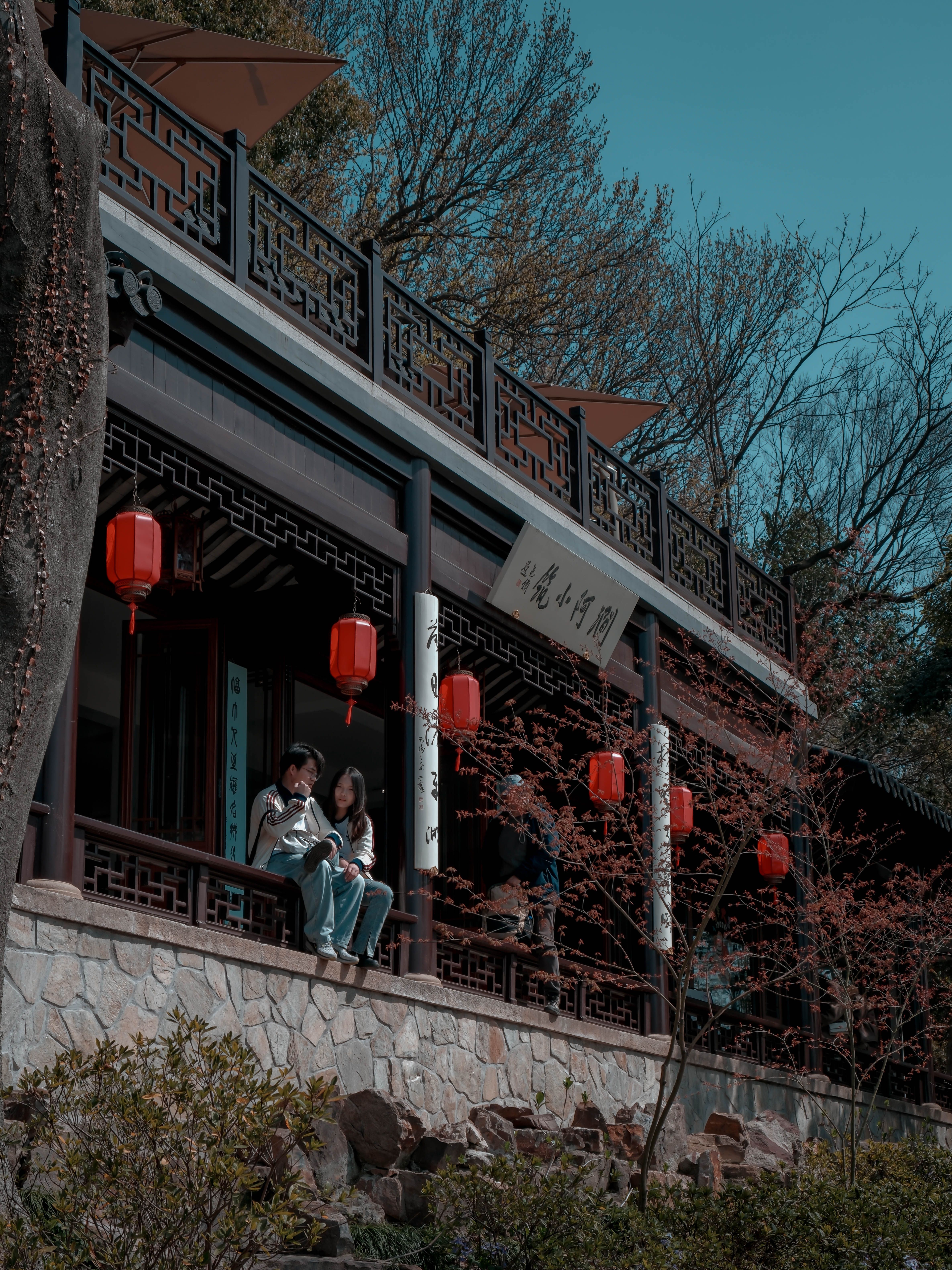 Traditional Asian Architecture with Red Lanterns · Free Stock Photo