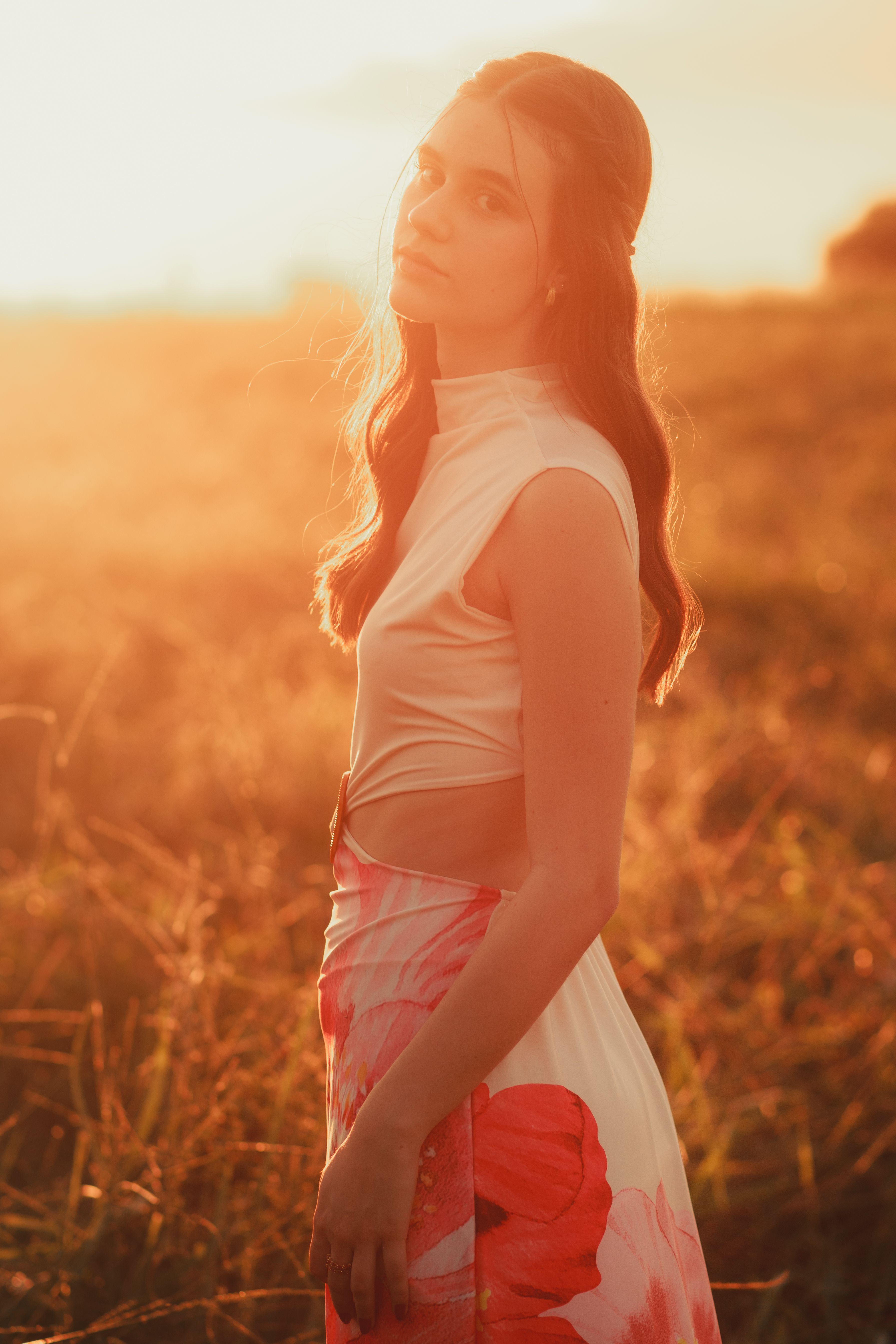 Model In A Field With A Sunset Photos, Download The BEST Free Model In ...
