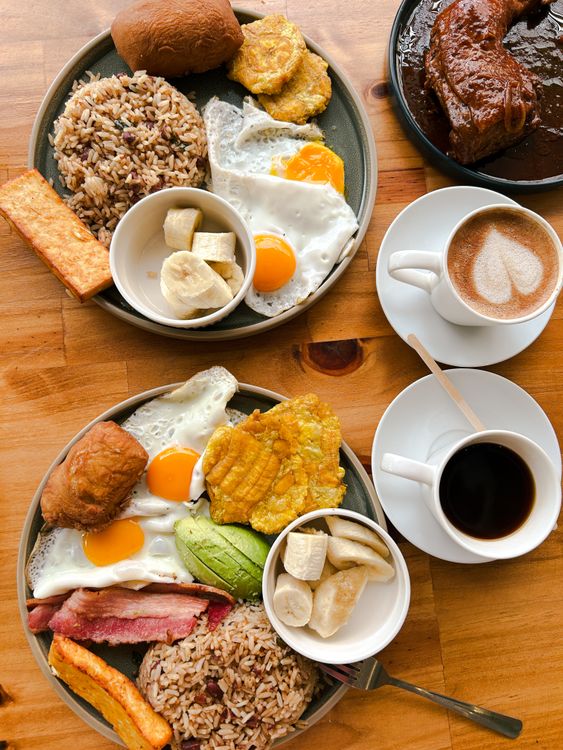 Traditional Colombian breakfast spread with eggs, rice, plantains, and coffee — the calentado paisa morning ritual