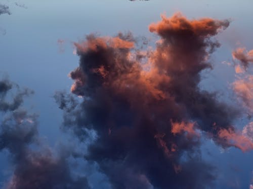 Free Kleurrijke Wolken Tijdens Schilderachtige Zonsondergang Stock Photo