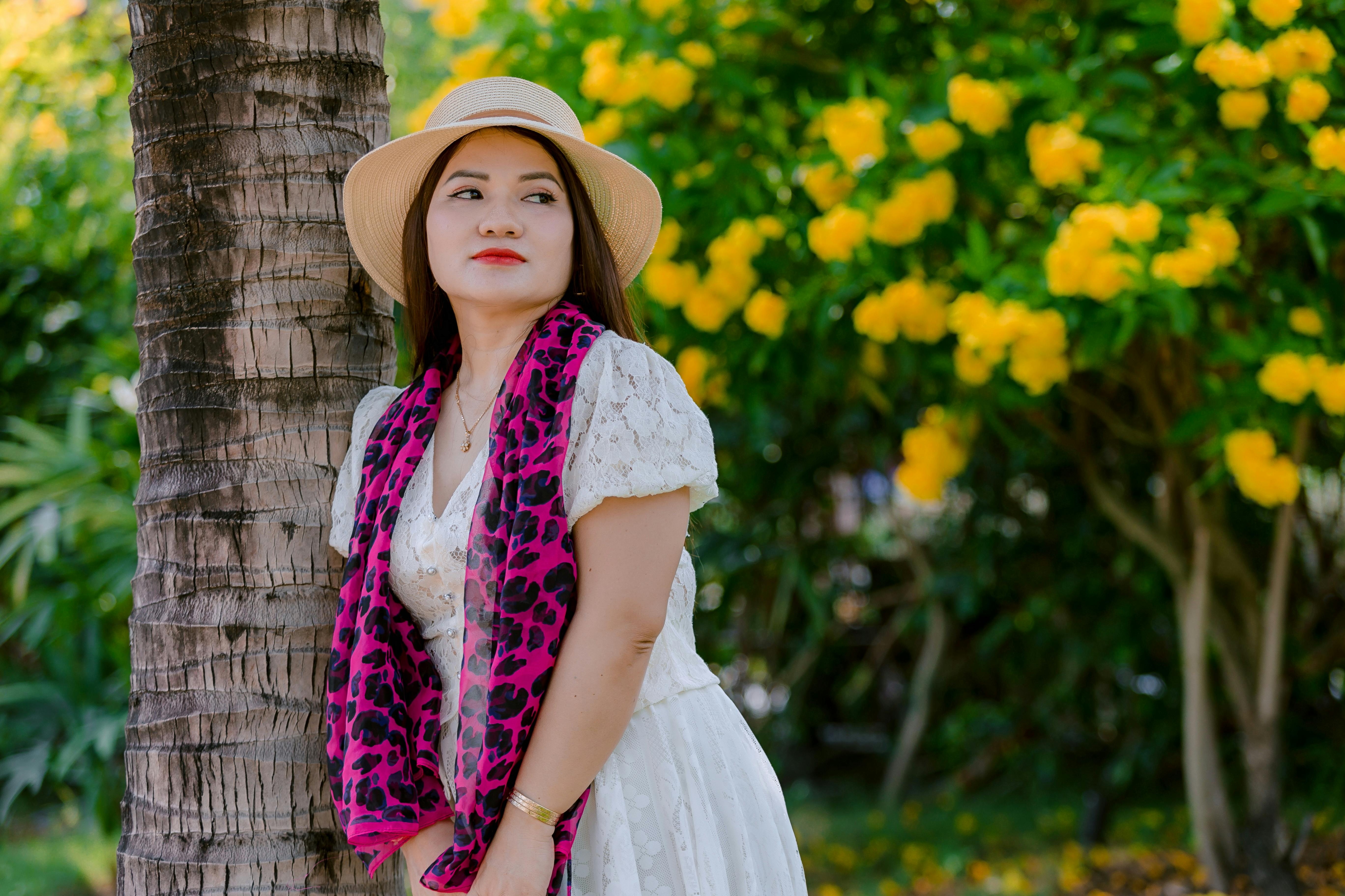 From vintage tops to maxi skirts, build your summer wardrobe with these it girl fashion trends — Photo by 🇻🇳🇻🇳Nguyễn Tiến