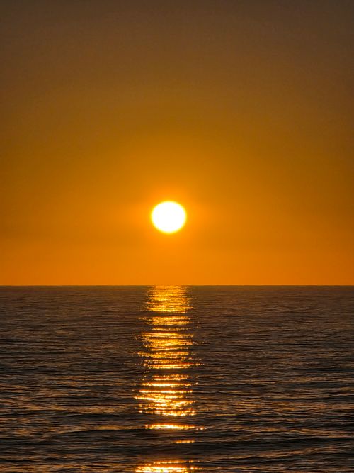 Free Beautiful sunset casting golden reflections on Atlantic waters in Necochea, Argentina. Stock Photo