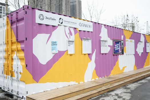 五颜六色的回收容器有助于提升城市环境的可持续性