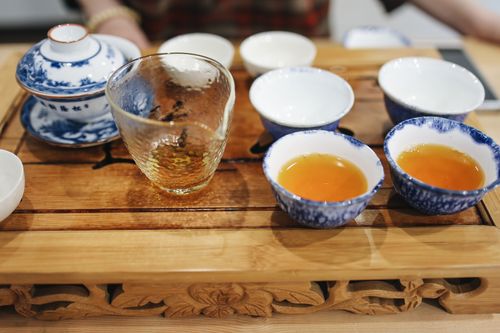 Free A beautifully arranged tea set with porcelain cups on a wooden tray, perfect for a traditional tea ceremony. Stock Photo