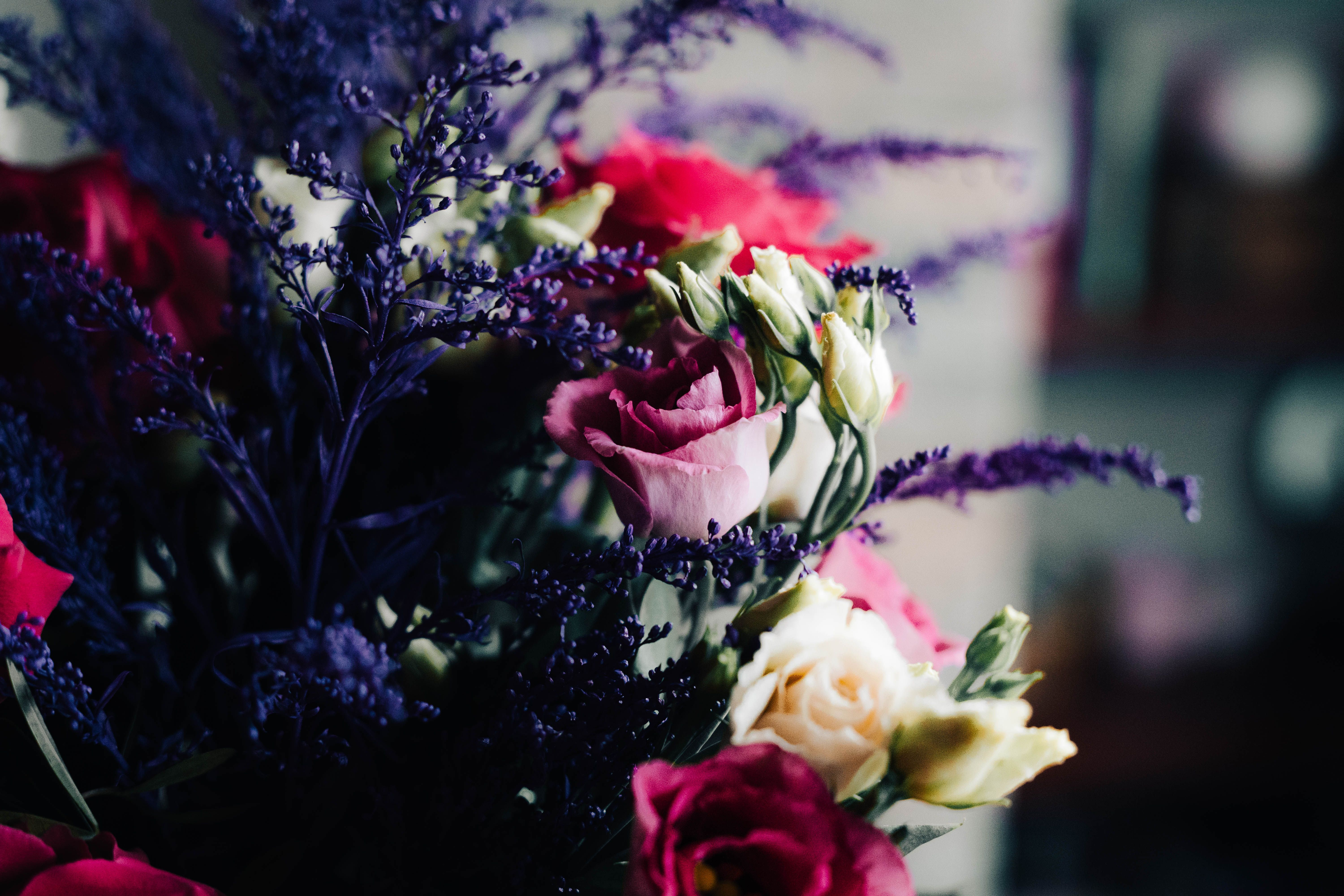 [ColoSach]-colorful-bouquet-featuring-pink-lisianthus,-roses,-and-vibrant-foliage.