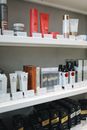 商店货架上整齐地陈列着各种护肤品和美容产品